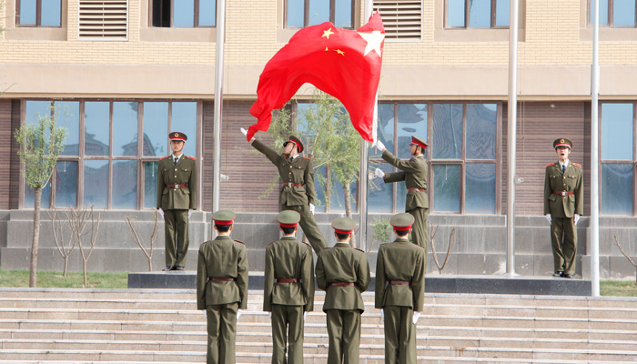 我们隆重举行2013级学生春季田径运动会 我们隆重举行2013级学生春季田径运动会