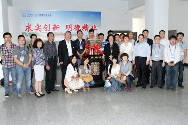 我们召开校友大会 我们召开校友大会