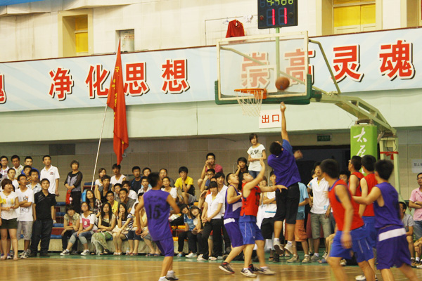 我们男篮荣获校篮球联赛亚军
