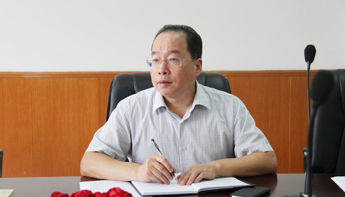 我们召开青年教师座谈会 我们召开青年教师座谈会