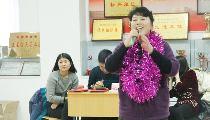 我们举办教职工迎新年卡拉OK比赛