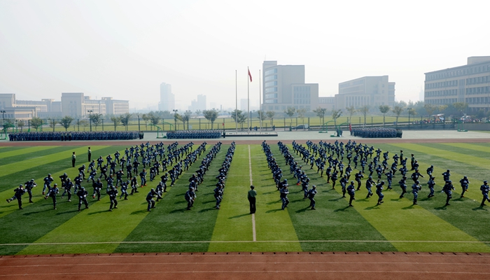 我们举行2016级新生军训汇报表演暨总结表彰大会 我们举行2016级新生军训汇报表演暨总结表彰大会