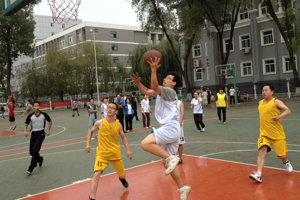 我们荣获2012年太阳集团网tyc9728教职工篮球赛第三名 我们荣获2012年太阳集团网tyc9728教职工篮球赛第三名