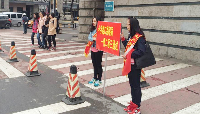 我们开展文明交通主题宣传教育服务活动 我们开展文明交通主题宣传教育服务活动