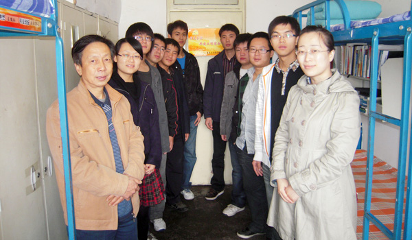 建筑土木党支部举行“党员宿舍示范点”挂牌仪式 建筑土木党支部举行“党员宿舍示范点”挂牌仪式