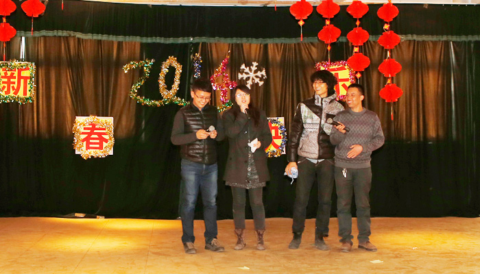 我们举行2013年工作总结暨教职工联欢活动 我们举行2013年工作总结暨教职工联欢活动