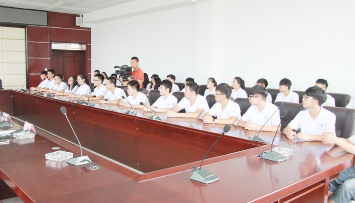 我们举行2015年大学生暑期 我们举行2015年大学生暑期