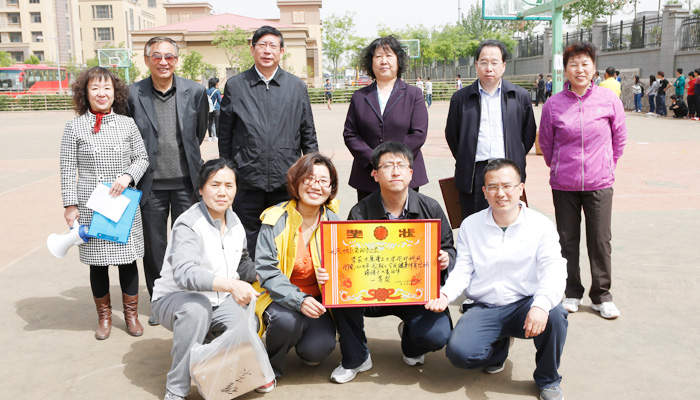 我们在明向校区成功举办2014年教职工健身体育活动 我们在明向校区成功举办2014年教职工健身体育活动