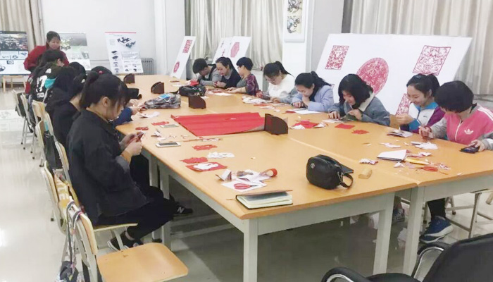 我们孝义校区剪纸文化艺术研究推广工作坊开课