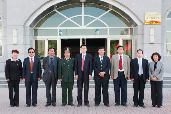 我们隆重举行2012级新生开学典礼暨军训动员大会 我们隆重举行2012级新生开学典礼暨军训动员大会