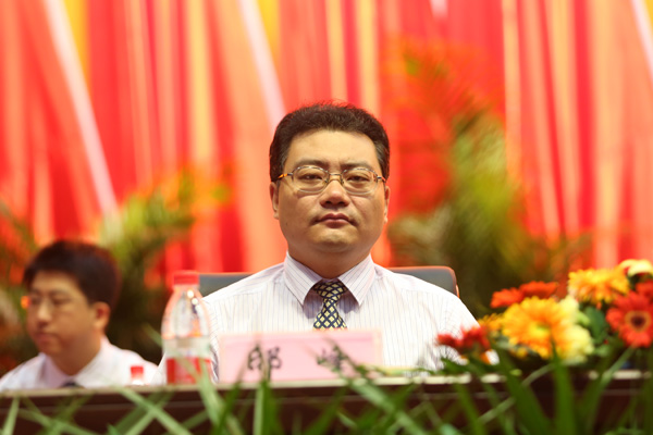 我们举行2012届毕业生毕业典礼 我们举行2012届毕业生毕业典礼