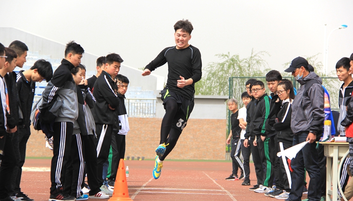 我们成功举办2018年田径运动会 我们成功举办2018年田径运动会