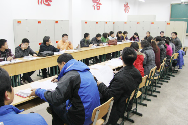 我们举行2011级辅导员第十四周工作例会 我们举行2011级辅导员第十四周工作例会