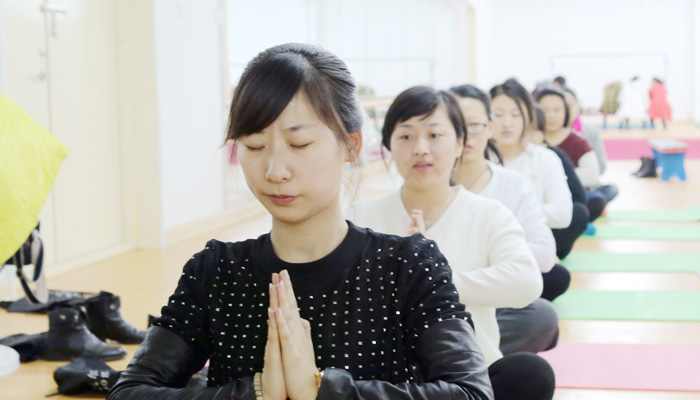 院工会举办教职工瑜伽体验活动 院工会举办教职工瑜伽体验活动