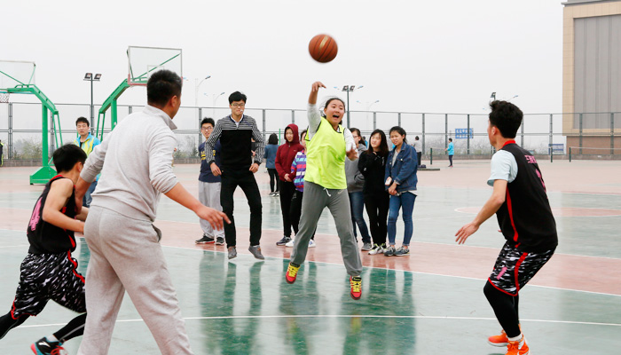 院工会举办师生友谊篮球赛 院工会举办师生友谊篮球赛