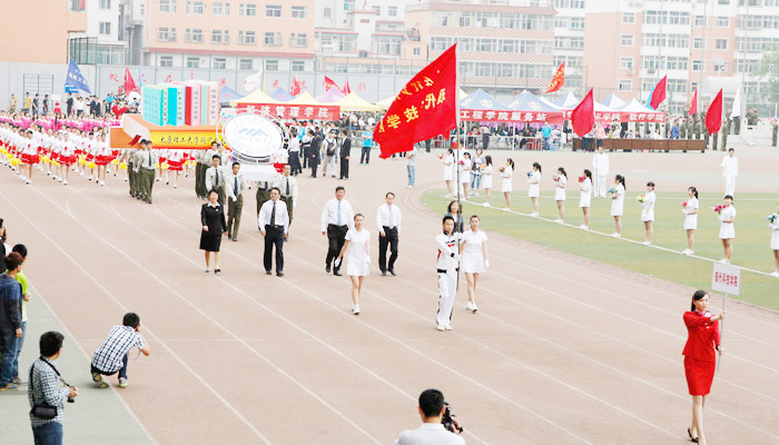 我们在太阳集团网tyc97282013年田径运动会上取得优异成绩 我们在太阳集团网tyc97282013年田径运动会上取得优异成绩