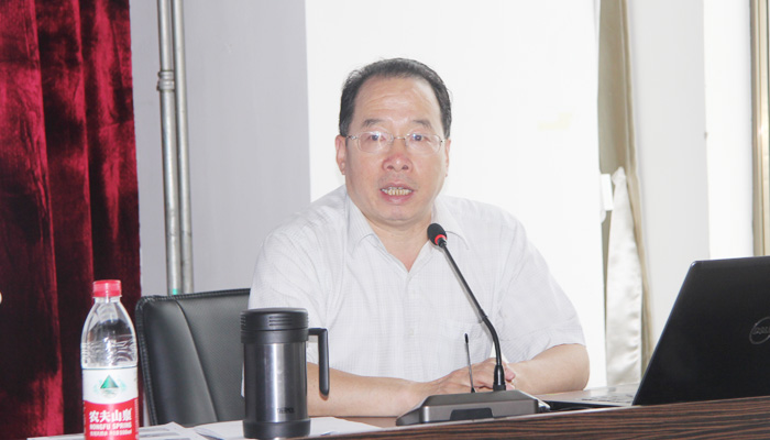 吉育峰副书记为第十七党支部党员讲党课 吉育峰副书记为第十七党支部党员讲党课