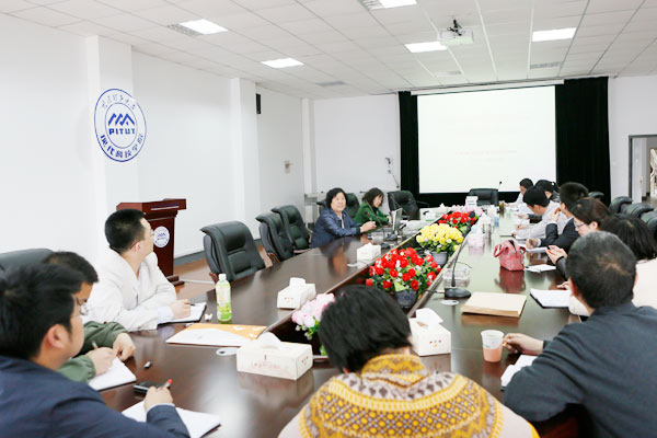 我们召开新学期中层干部会议 我们召开新学期中层干部会议