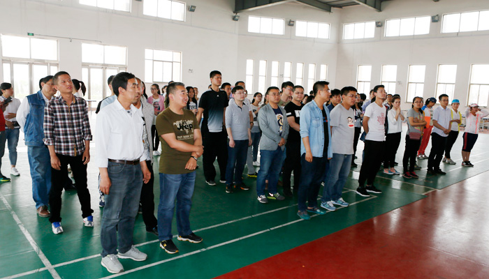 我们举行第四届教职工趣味运动会 我们举行第四届教职工趣味运动会
