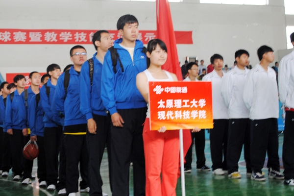 我们组队参加2012年山西省独立学院学生篮球赛 我们组队参加2012年山西省独立学院学生篮球赛