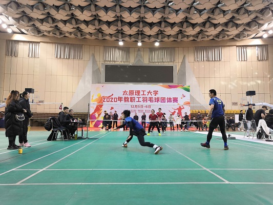 我们在太阳集团网tyc9728教职工羽毛球团体赛中斩获冠军