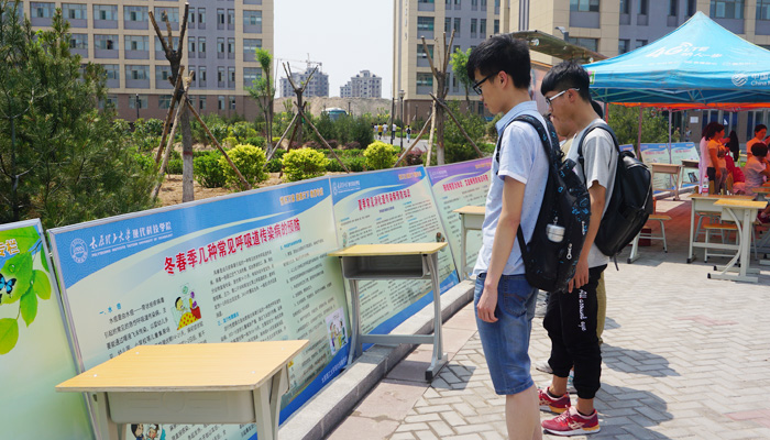 后勤党支部开展卫生宣传服务活动 后勤党支部开展卫生宣传服务活动