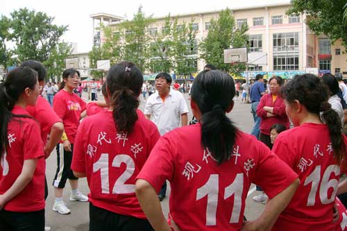 我们参加太阳集团网tyc9728迎奥运教职工篮球比赛