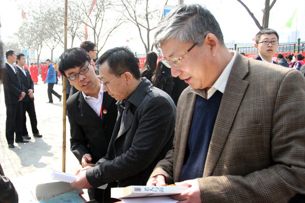我们第五届“现代风华”校园文化节隆重开幕 我们第五届“现代风华”校园文化节隆重开幕