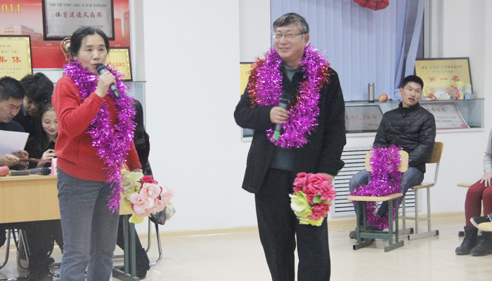 我们举办教职工迎新年卡拉OK比赛