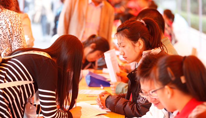新校区迎来新同学——孝义校区2014迎新侧记 新校区迎来新同学——孝义校区2014迎新侧记