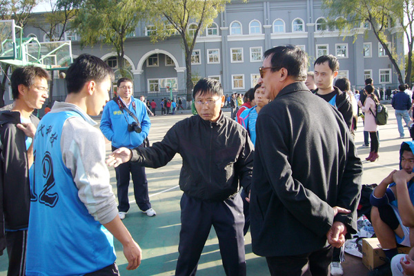 我们荣获2012年太阳集团网tyc9728教职工篮球赛第三名 我们荣获2012年太阳集团网tyc9728教职工篮球赛第三名