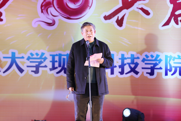 我们2013年元旦晚会隆重举行 我们2013年元旦晚会隆重举行