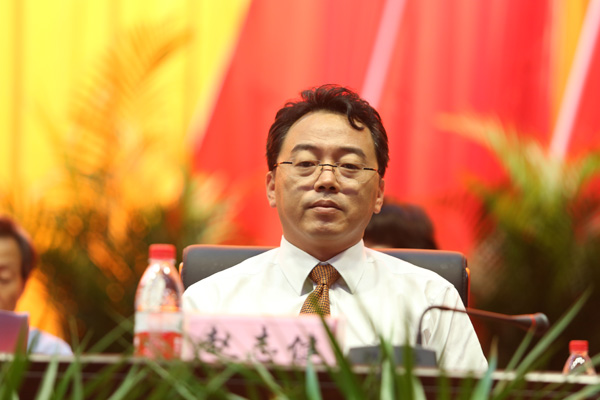 我们举行2012届毕业生毕业典礼 我们举行2012届毕业生毕业典礼