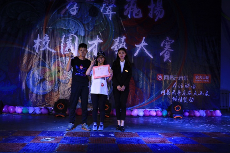 我们成功举办”孝文化节“系列活动之—“孝“声飞扬校园才艺大赛 我们成功举办”孝文化节“系列活动之—“孝“声飞扬校园才艺大赛