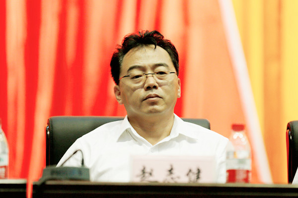 我们举行2013届毕业生毕业典礼暨学位授予大会