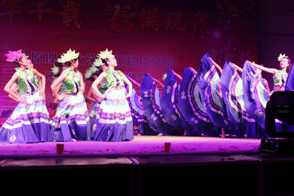 我们2012年元旦晚会圆满结束