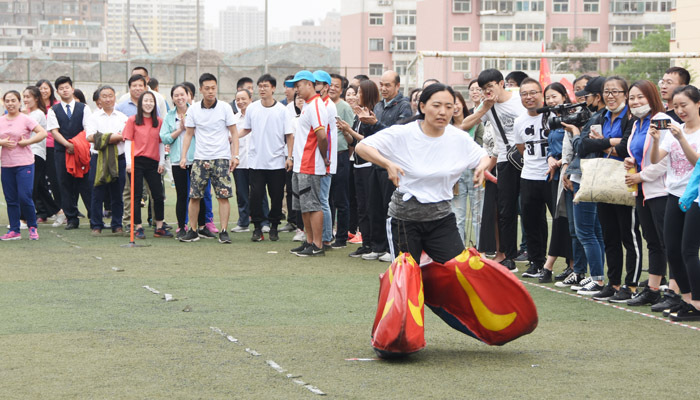 我们教职工代表团在校2018年教职工运动会中再创佳绩 我们教职工代表团在校2018年教职工运动会中再创佳绩