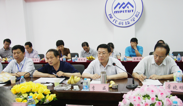 山西省学位办专家组对我们申请列为学士学位授予单位与授予专业工作进行检查指导