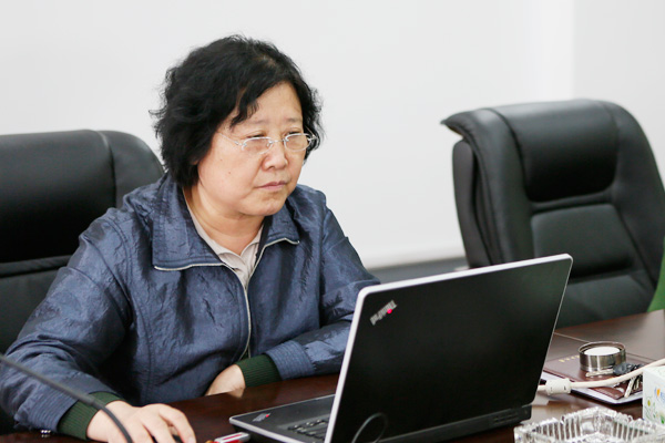 我们召开新学期中层干部会议 我们召开新学期中层干部会议