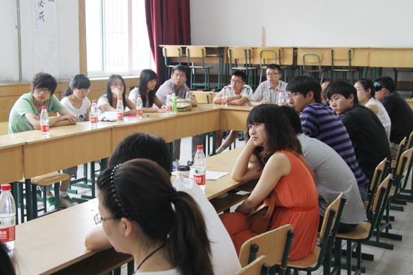 我们召开2012届考取研究生同学座谈会 我们召开2012届考取研究生同学座谈会