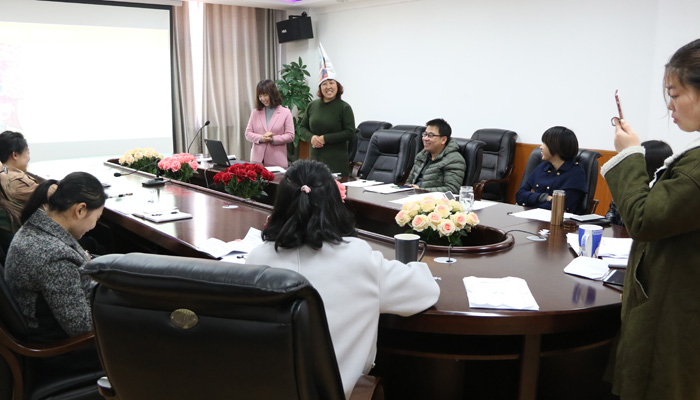 我们心理健康教育与咨询中心进行课程研讨活动