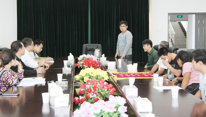我们召开专题会议欢迎马尚同学病愈归来