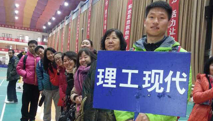 我们在山西省高校教职工羽毛球比赛中勇进八强 我们在山西省高校教职工羽毛球比赛中勇进八强