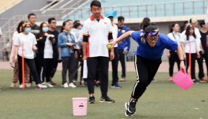 我们教职工代表团在校2018年教职工运动会中再创佳绩 我们教职工代表团在校2018年教职工运动会中再创佳绩