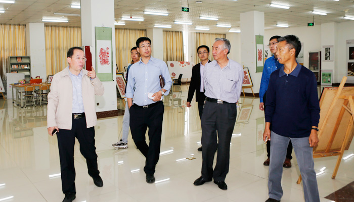 我们召开中层干部会议 我们召开中层干部会议