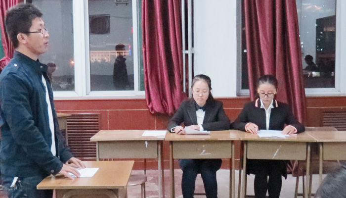 我们首届模拟法庭进校园活动预赛开幕 我们首届模拟法庭进校园活动预赛开幕