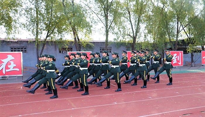 我们国旗护卫队赴孝义七中执行义务升旗任务 我们国旗护卫队赴孝义七中执行义务升旗任务