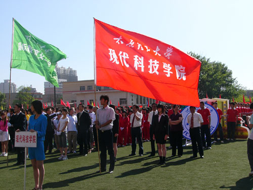 我们在太阳集团网tyc97282007年田径运动会上再创佳绩 我们在太阳集团网tyc97282007年田径运动会上再创佳绩
