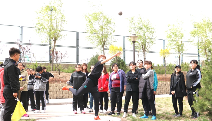 我们成功举办2018年田径运动会 我们成功举办2018年田径运动会
