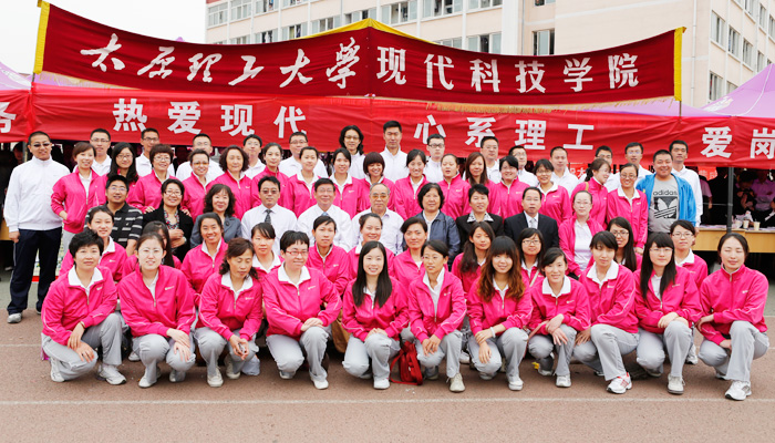 我们在太阳集团网tyc97282013年田径运动会上取得优异成绩 我们在太阳集团网tyc97282013年田径运动会上取得优异成绩